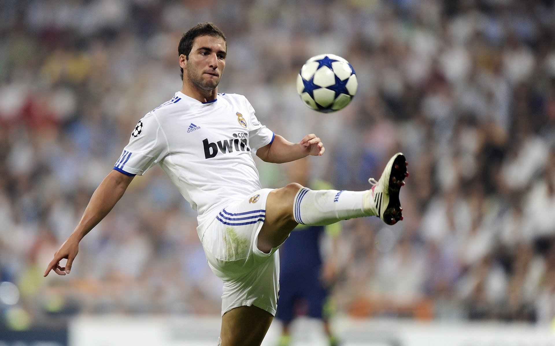 斯通斯一锤定音，波兰提前终结悬念利物浦